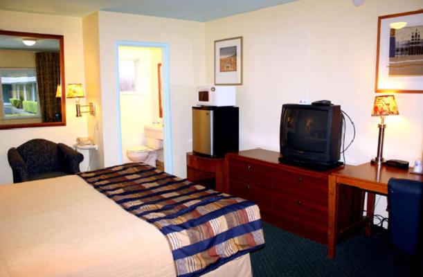 Queen Room - Non-Smoking interior